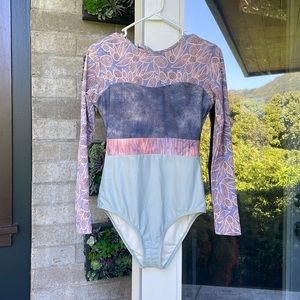 Longlseeve Seea swimsuit - Size Medium